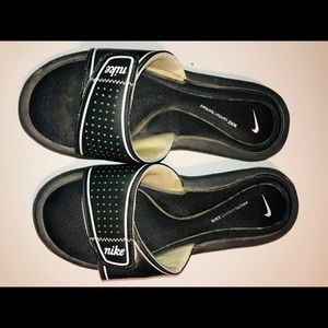 Nike Comfort footbed slide sandals size 6